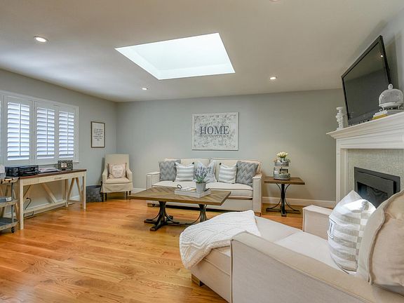 3rd image of 1048 Broadway Ct