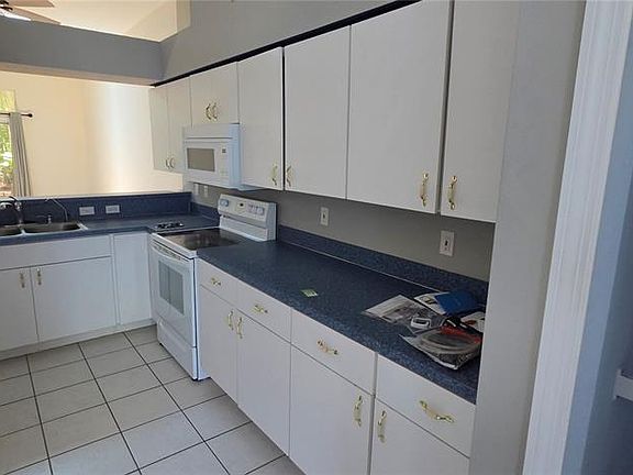 2nd image of 12519 Hollybrook Ln