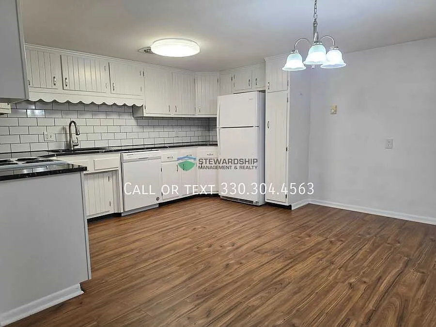 Two-Bedroom, Two-Bathroom Apartment In North Canton Available Now! — Photo 3