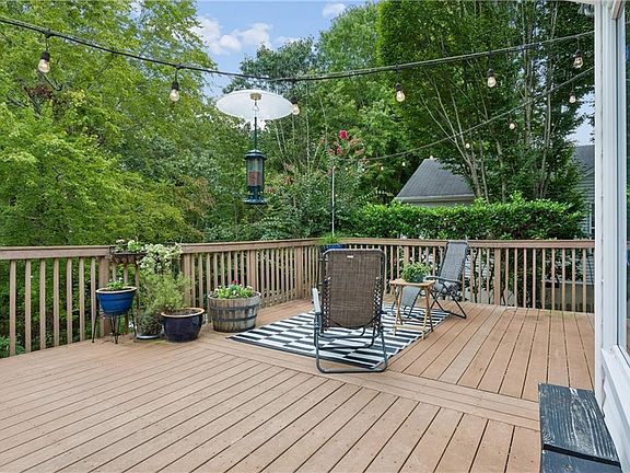 2nd image of 116 Summerglen Rdg