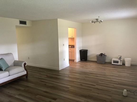 4th image of 1712A Belleair Forest Dr