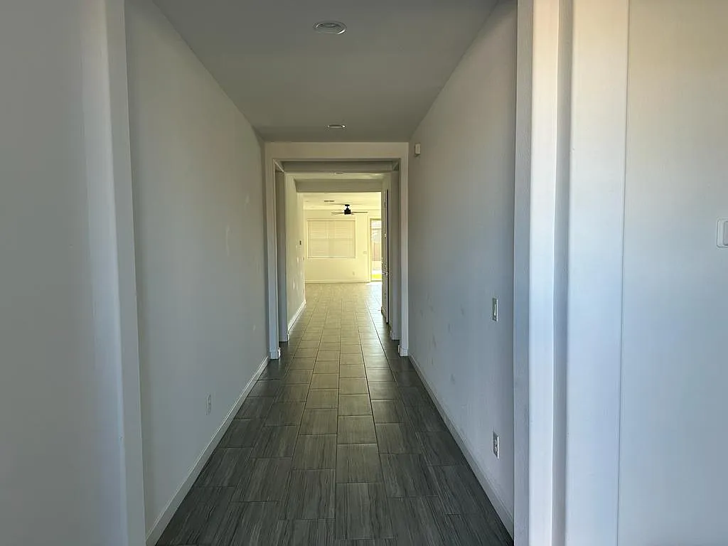 249 E Leo Pl — Photo 4