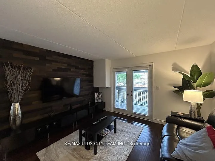 2 bed, $2,350 — Photo 2