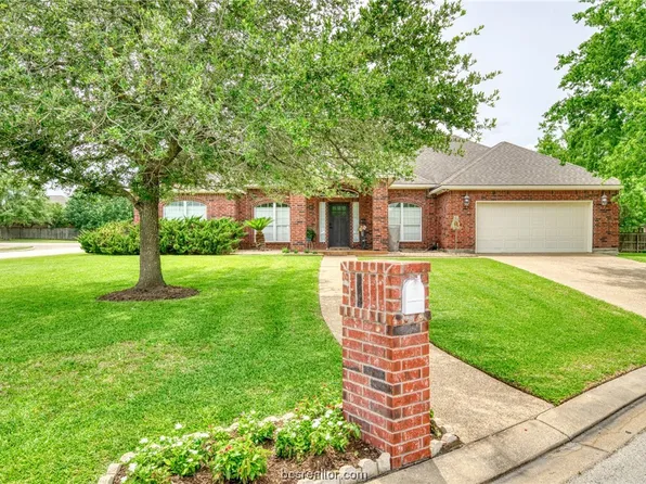 6104 Bassett Ct, Bryan, TX 77802