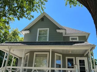 112 N Main St, Delavan, WI 53115