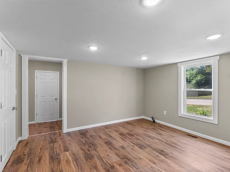 1520 New Madrid St — Photo 12