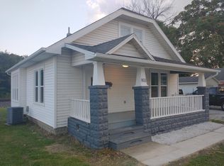 811 E Fayette Ave, Effingham, IL 62401