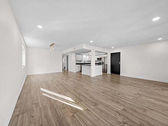 4th image of 4113 W 93rd Pl APT 2A