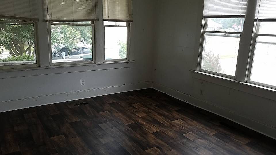 2nd image of 912 Beman St APT 2