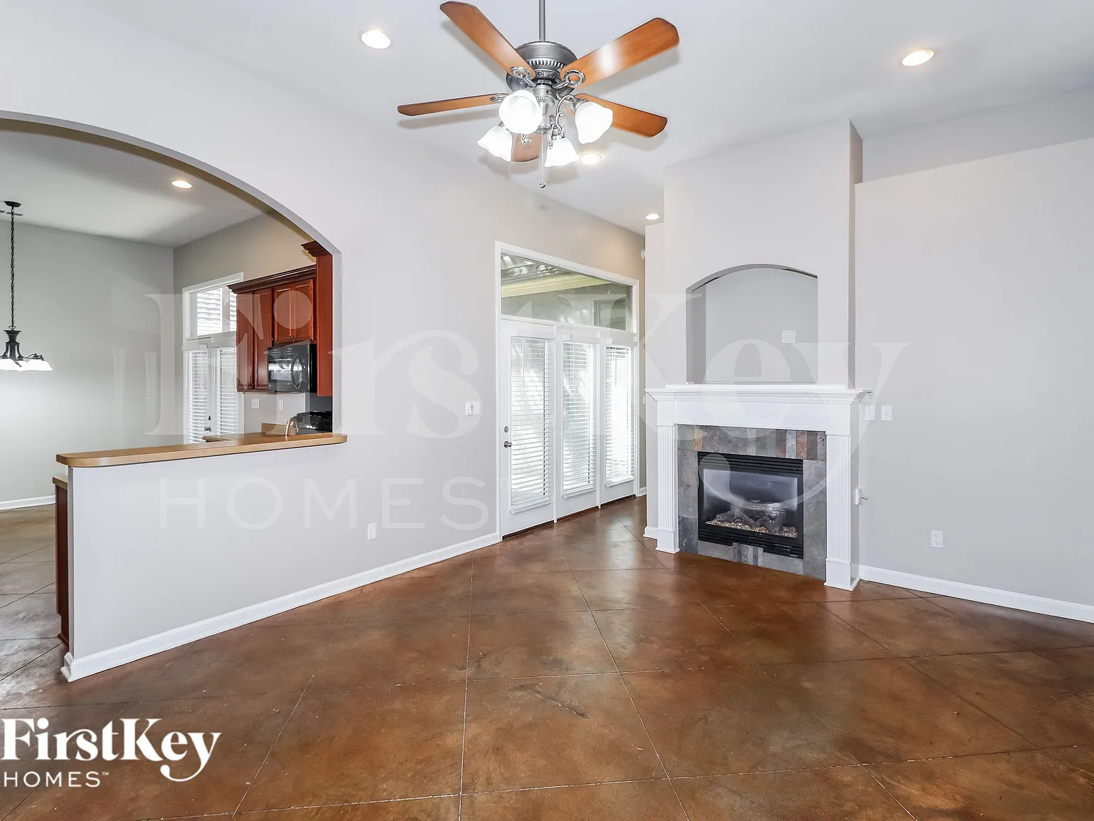 3 bed, 2.0 bath, 1500 sqft, $1,800 — Photo 3