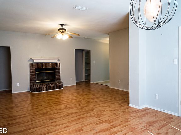 3rd image of 7213 Park Creek Dr