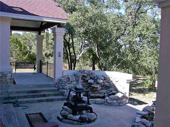 3rd image of 7 Carriage House Ln