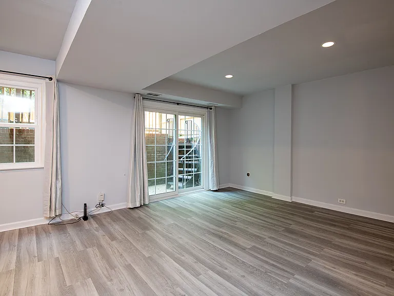 3202 Adams Ct — Photo 26