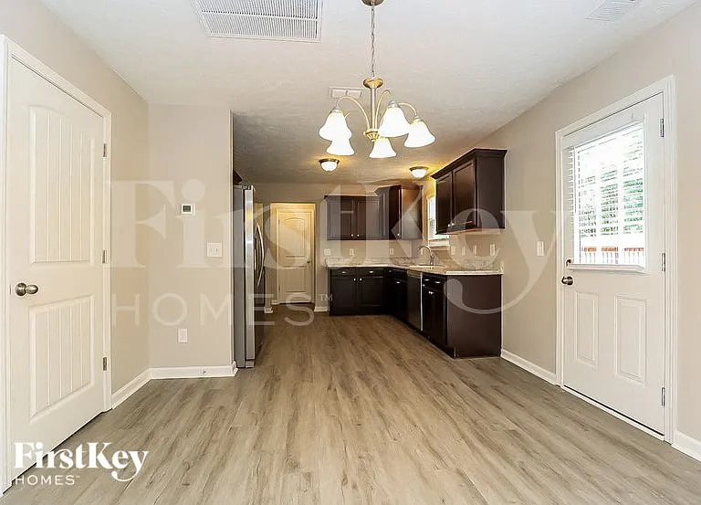 307 Amit St — Photo 4