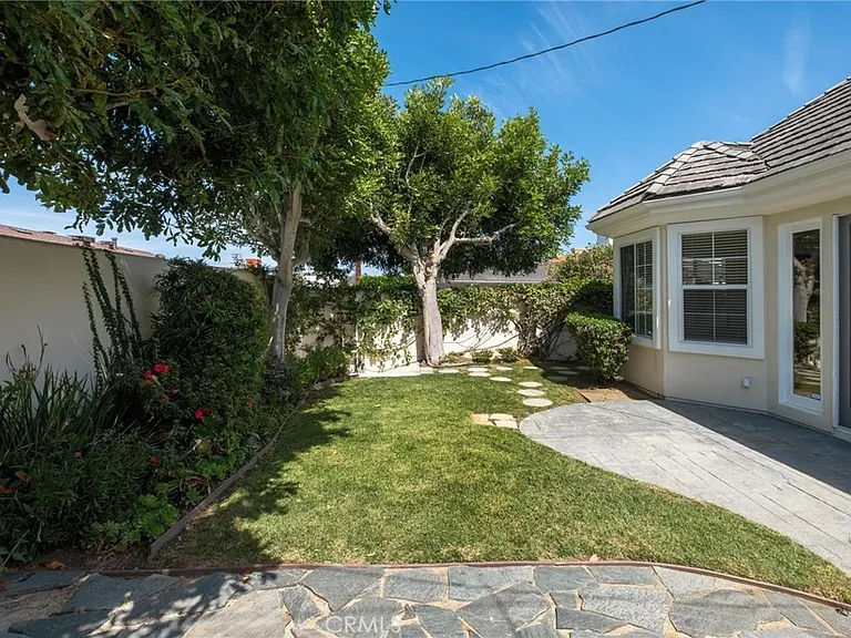 717 Avenue A — Photo 10