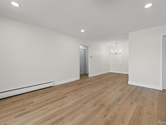 4th image of 4921 Crooks Rd APT N10