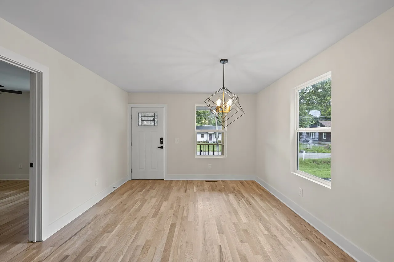 4 bed, 2200 sqft, $3,400 — Photo 4