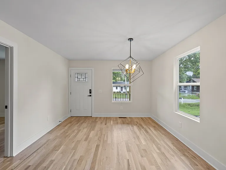 1004 Virginia Ave — Photo 4
