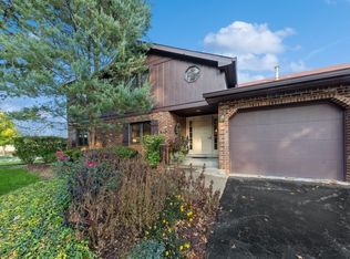11719 S Brookside Dr APT 201, Palos Park, IL 60464