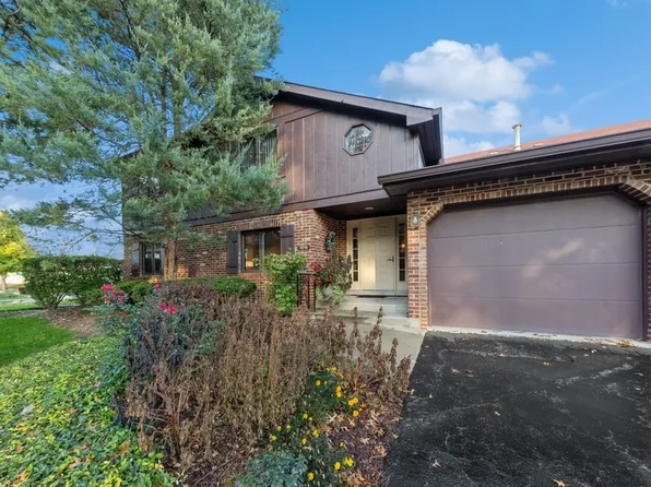 11719 S Brookside Dr APT 201, Palos Park, IL 60464