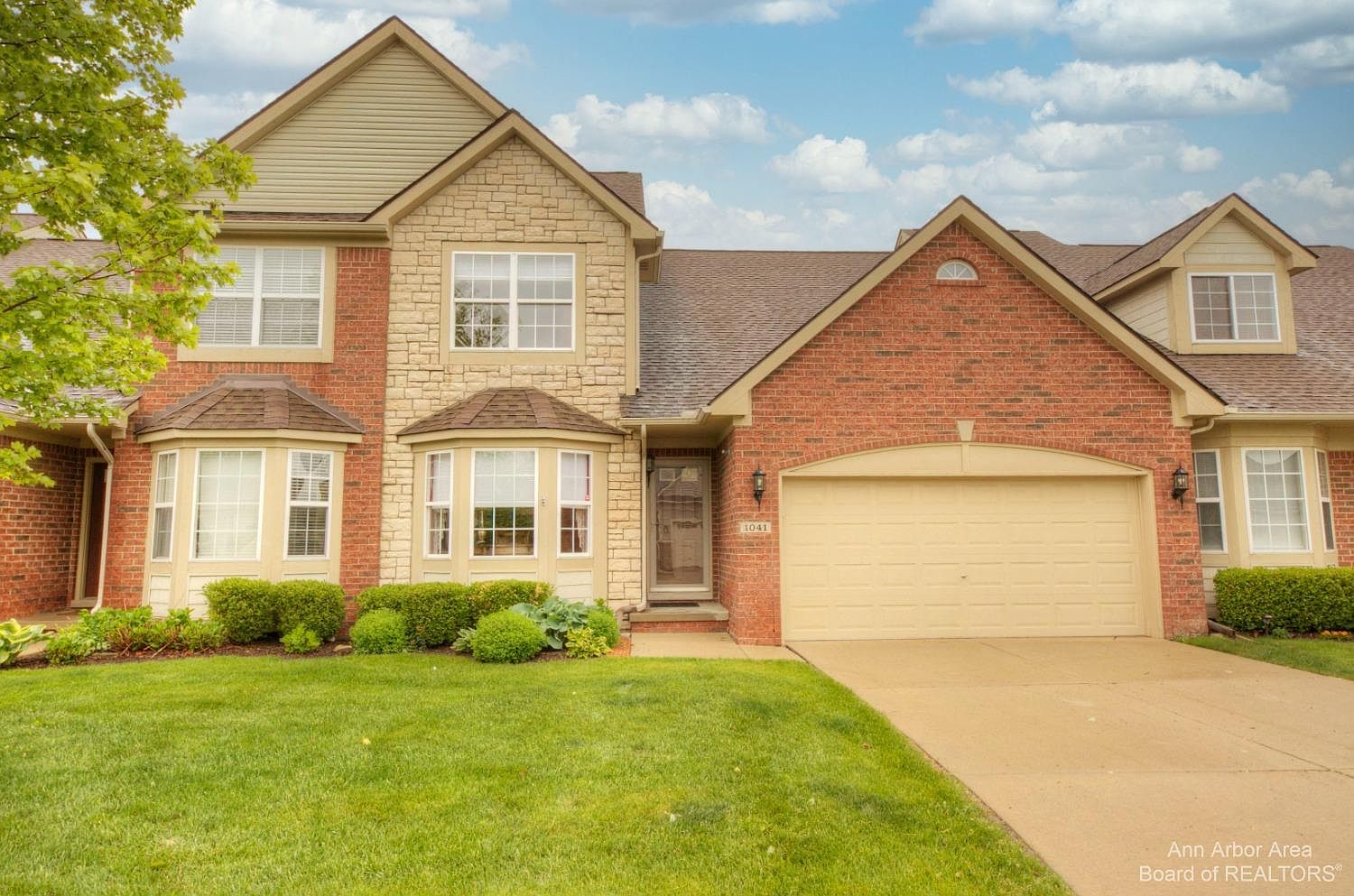 1041 Paddock Dr, South Lyon, MI 48178 Zillow