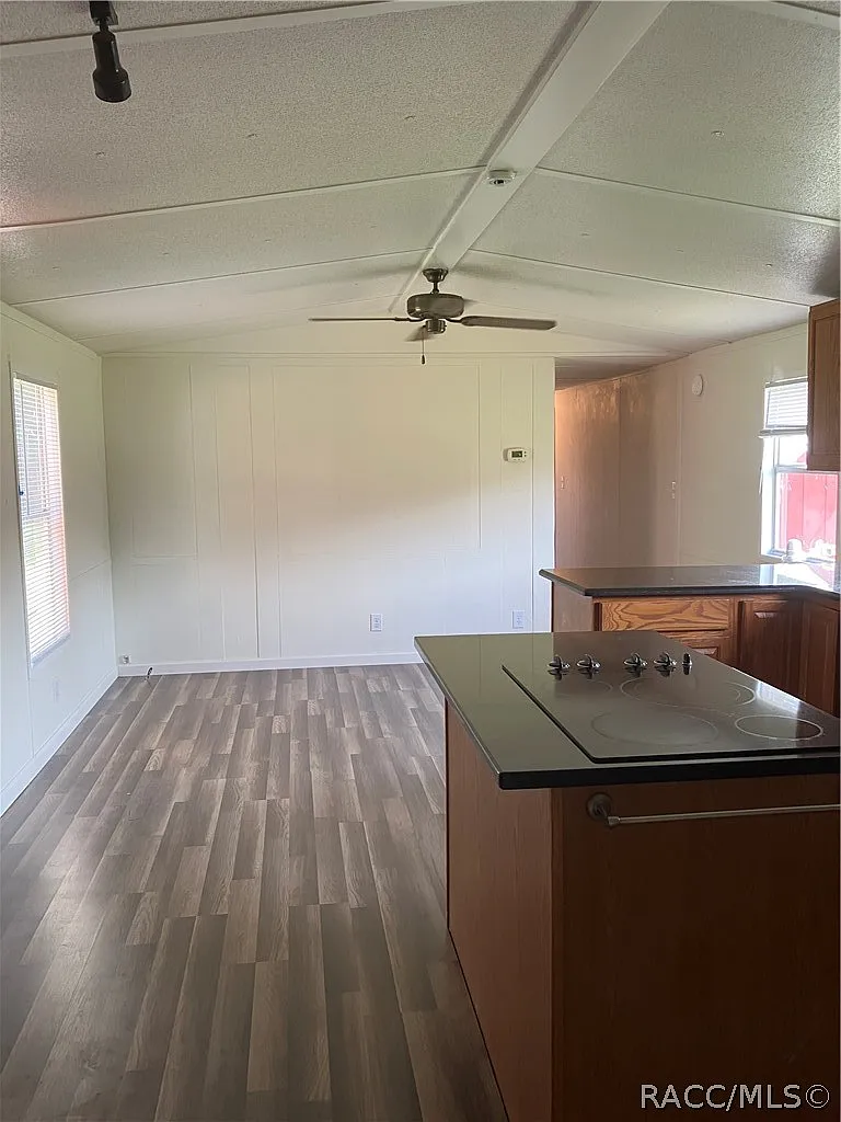 2 bed, 672 sqft, $1,100 — Photo 2