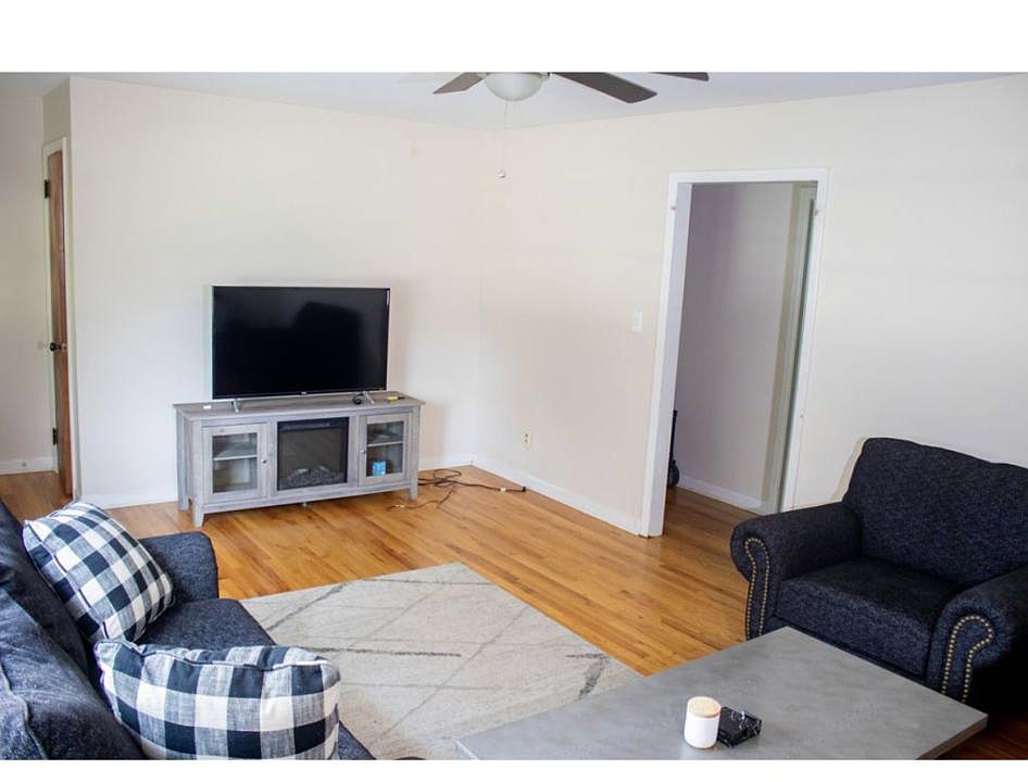 1st image of 1709 Valley Dr