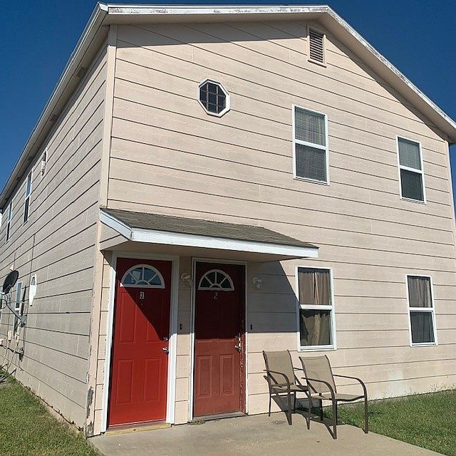 1st image of 822 Windwood Dr APT 3