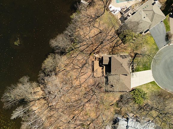 3rd image of 1592 Norwood Cir
