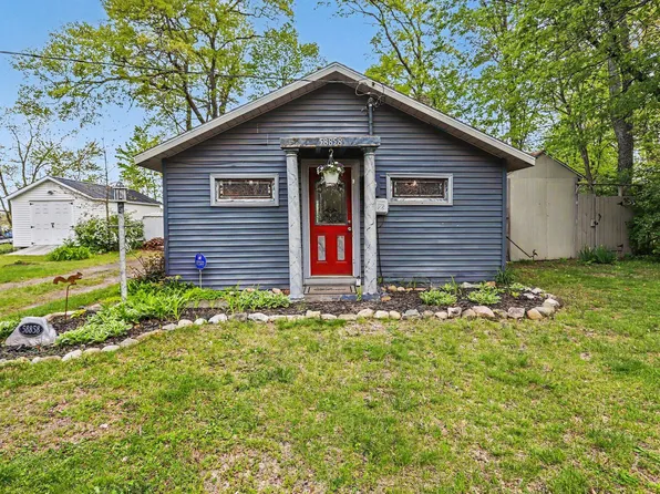 58858 River Heights Dr, Three Rivers, MI 49093