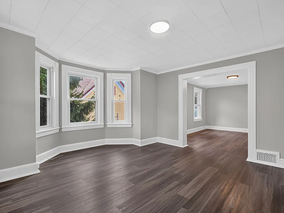 82 Brookside Ave