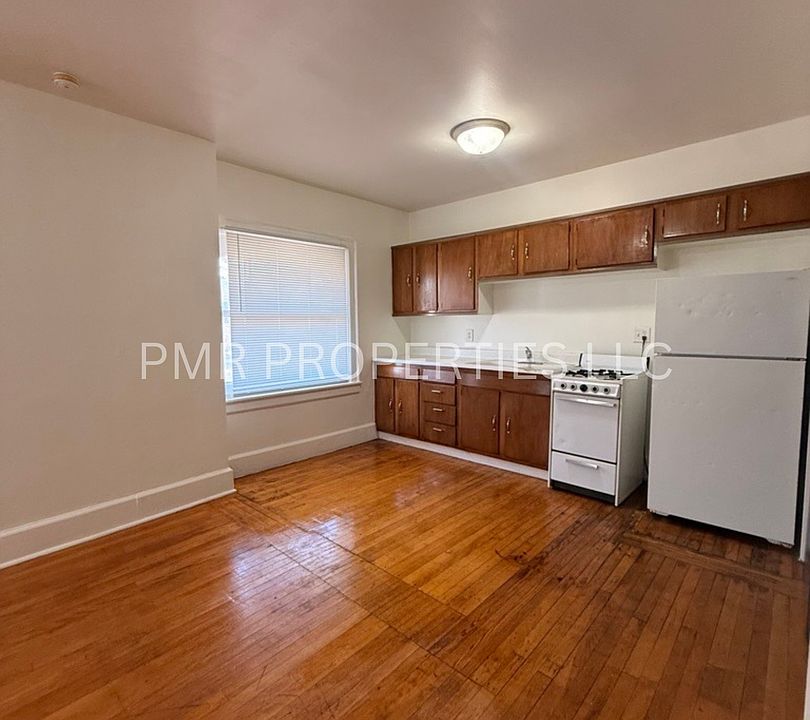 2nd image of 224 S 8th St APT 5