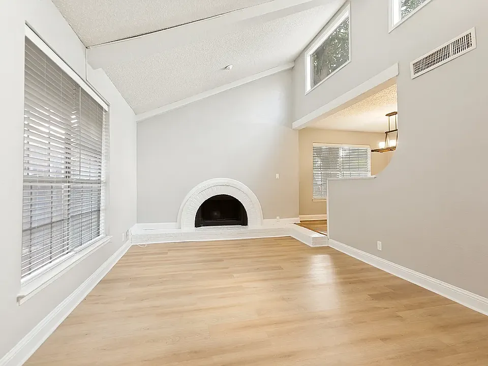 14372 Haymeadow Cir