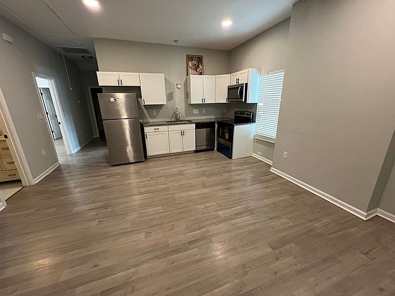 4th image of 110 N Sellers St
