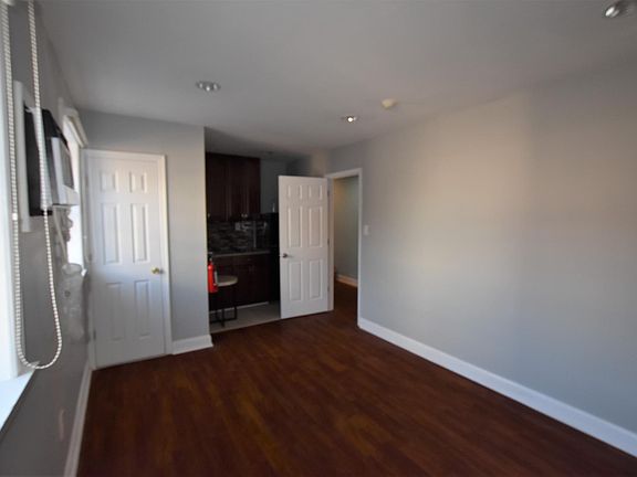 4th image of 458 E Girard Ave