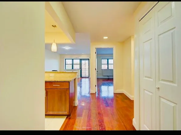 111 112th St, Valley Stream, NY 11581
