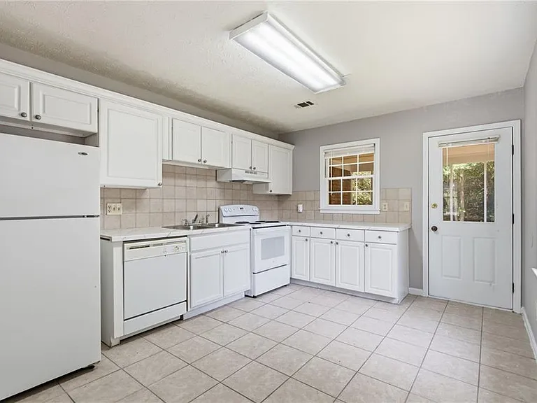 432 Charleston Ln #432 — Photo 7