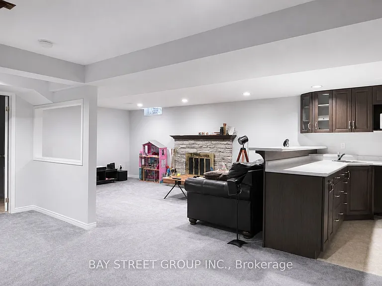 1469 Sprucewood Ter — Photo 18
