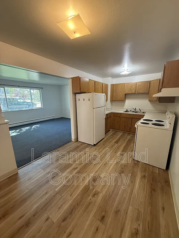 2 bed, 1.0 bath, 800 sqft, $995 — Photo 2