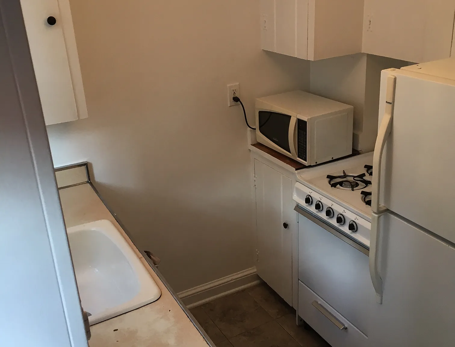 2 bed, 700 sqft, $3,000 — Photo 2