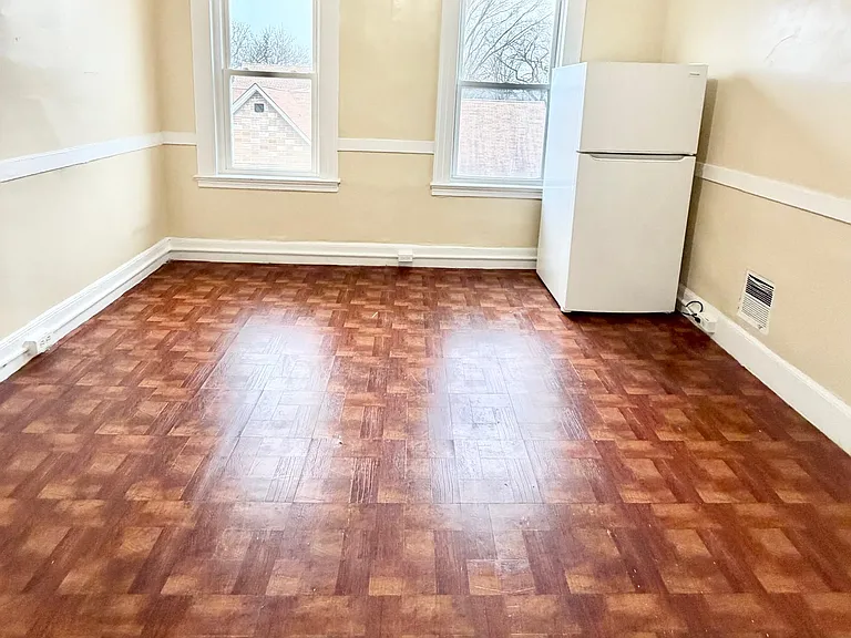 52 Dickerman St #3L — Photo 2
