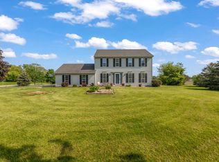 W383N7200 Cottonwood Ct, Oconomowoc, WI 53066