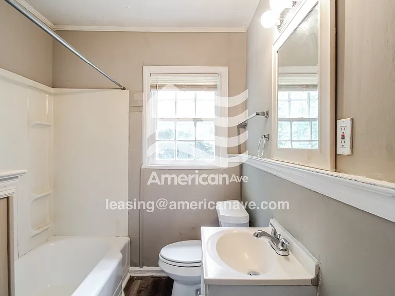 1654410_012_main_bathroom_13856899.jpg