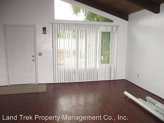 2nd image of 320 Hillside Ct