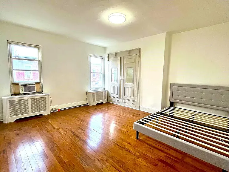 2127 Tasker St — Photo 3