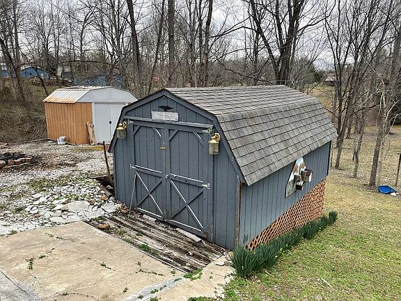 5th image of 2031 Lakeview Dr