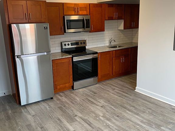 4th image of 1624-1626 28th St SE #5