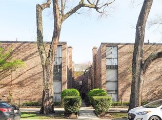 2709 N Racine Ave #B, Chicago, IL 60614