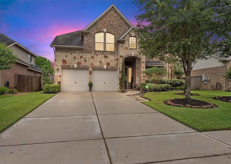 Welcome to 13906 Summerfair Court. This beautiful home is located on a quaint cul de sac in the heart of Summerwood.