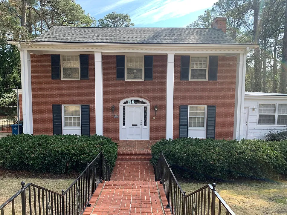 1809 Lakeshore Dr